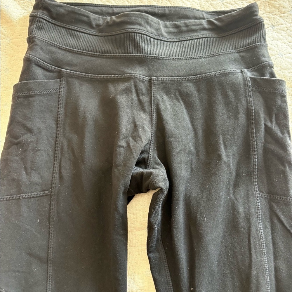 Athleta Cuffed Black Leggings w/ Pockets